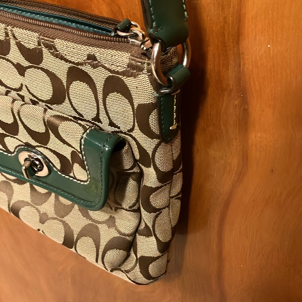 COACH. CROSSBODY WITH GREEN PATENT LEATHER TRIM. NO HANGTAG. SILVER TRIM. EUC - Picture 3 of 13